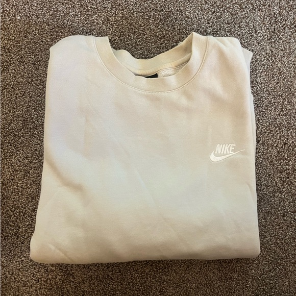 Nike Women’s Essentials Crewneck Cream/Light Green Color - Picture 1 of 3